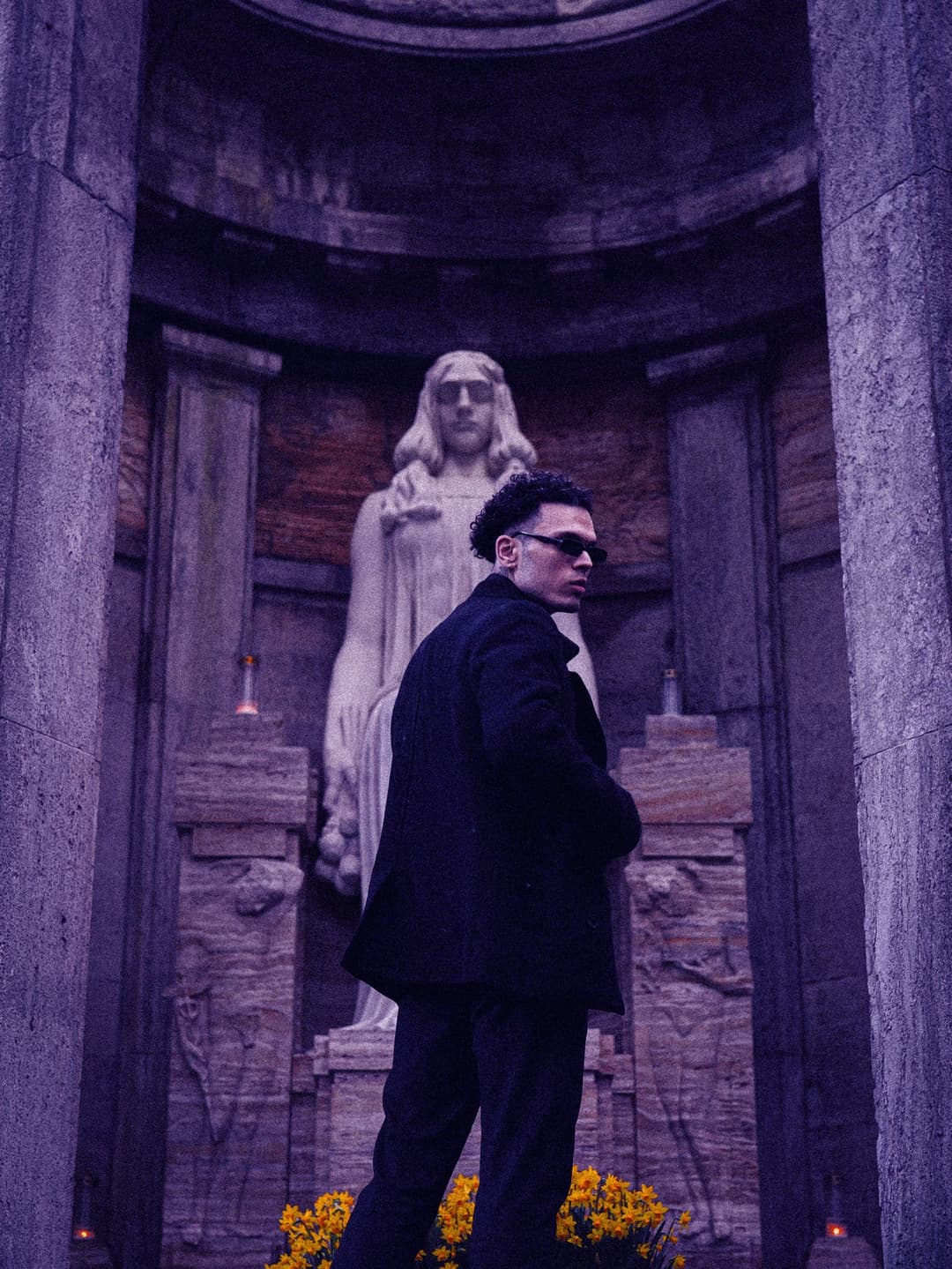 Elegant pose at a shrine - Holy Infa